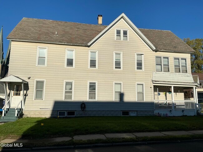 17 Belmont Pl in Amsterdam, NY - Building Photo - Building Photo