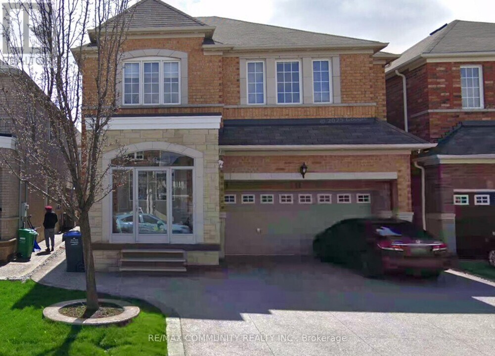 56 Powell Dr in Brampton, ON - Building Photo