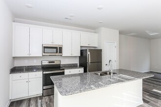 105 Dogwood Village Trl, Unit Unit C in Mooresville, NC - Building Photo - Building Photo