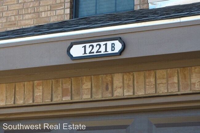 1221 E 14th St in Clovis, NM - Building Photo - Building Photo