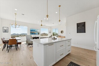 221 W Jomax Rd in Phoenix, AZ - Building Photo - Building Photo