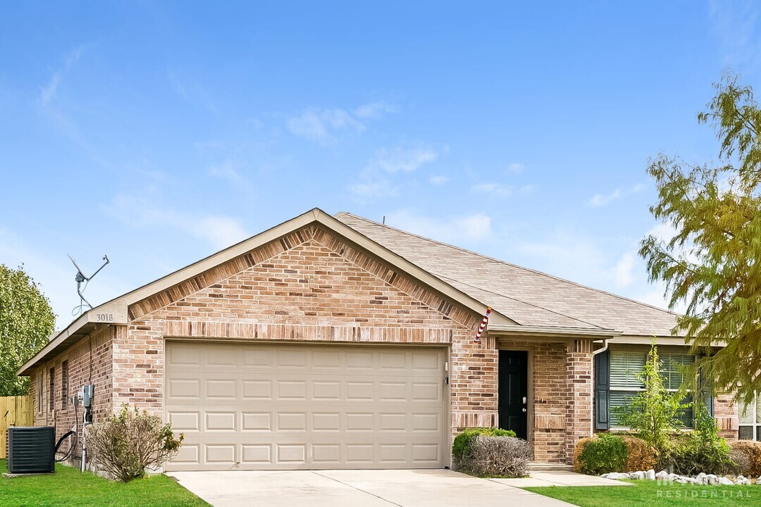 3018 High Gate Dr in Seagoville, TX - Building Photo