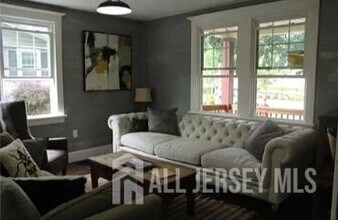 272 Lake Ave in Metuchen, NJ - Building Photo - Building Photo