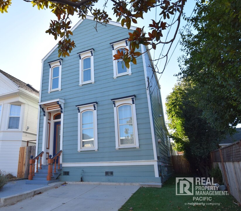 1837 Linden St in Oakland, CA - Building Photo