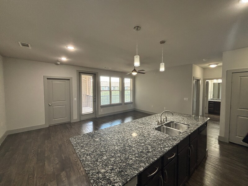 20400 Marketplace Ave in Kyle, TX - Building Photo