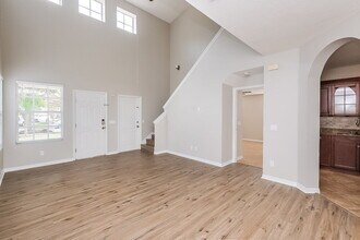 914 Lake Shore Ranch Dr in Seffner, FL - Foto de edificio - Building Photo