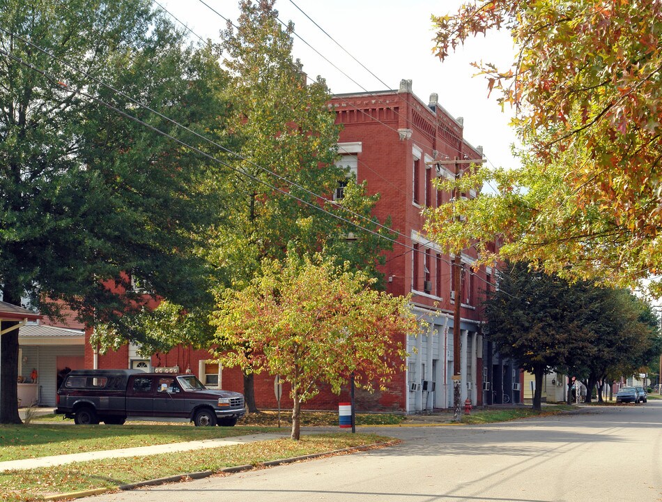 775 B St in Kenova, WV - Building Photo