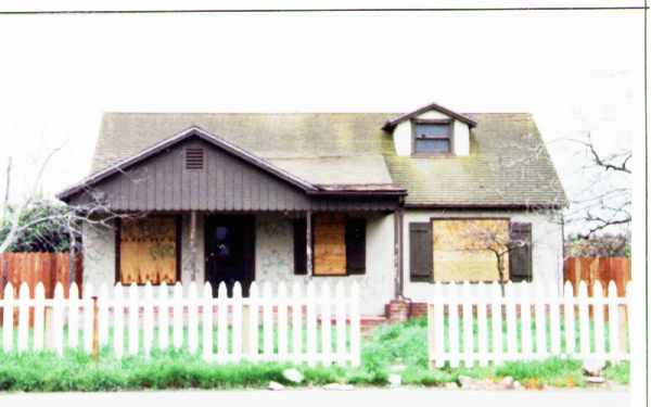 2116 Peggy Ln in Modesto, CA - Building Photo