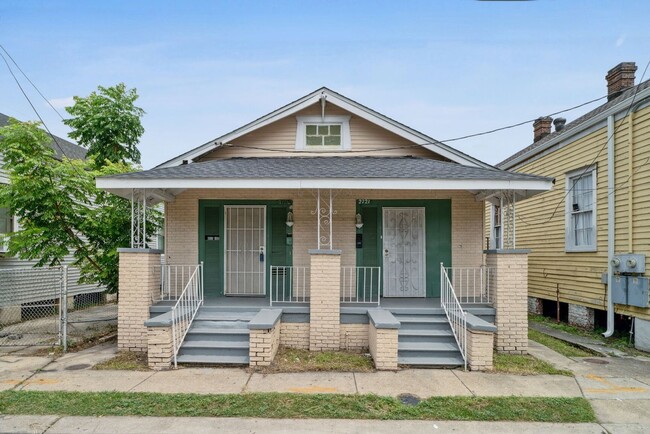 property at 2719 N Robertson St