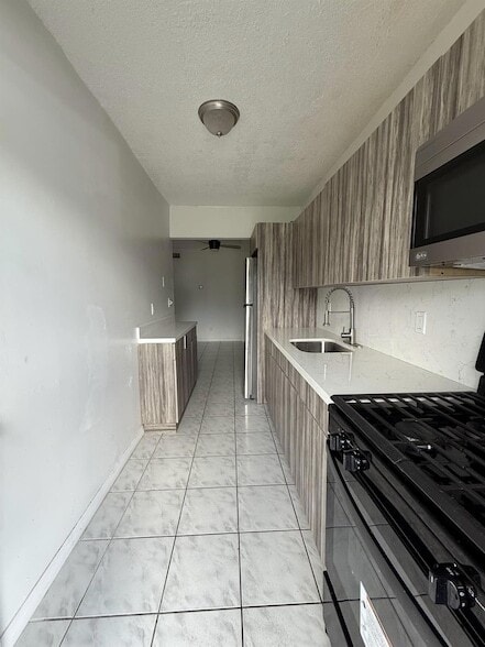 55 NW 204th St, Unit 5 in Miami Gardens, FL - Building Photo - Building Photo