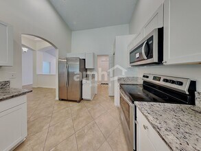 2063 Forest Gate Dr W in Jacksonville, FL - Building Photo - Building Photo
