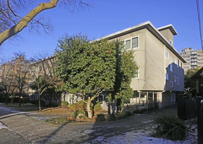 Simcoe Plaza