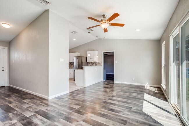 2610 Lake Briar in San Antonio, TX - Building Photo - Building Photo