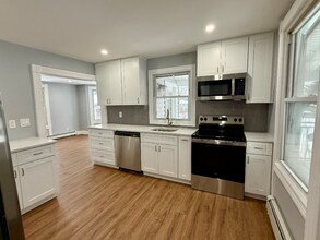 45 West Dr in Bay Shore, NY - Foto de edificio - Building Photo