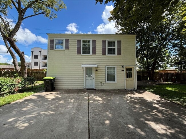 property at 422 W Burleson St