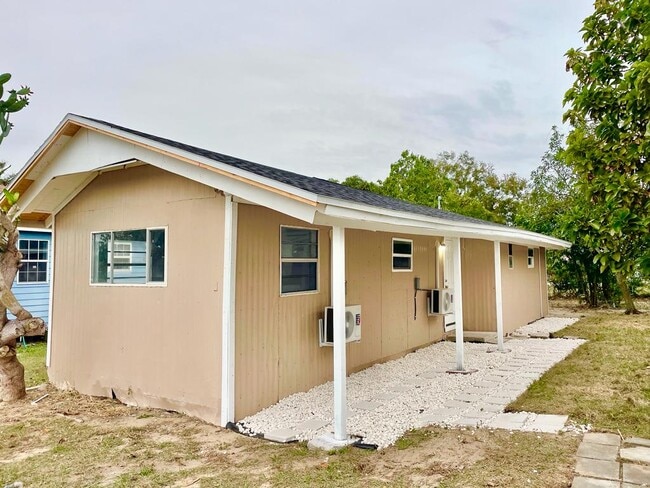 104 W Stuart Ave in Lake Wales, FL - Building Photo - Building Photo