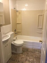 25 Arlington Rd, Unit 3 2 in Woburn, MA - Foto de edificio - Building Photo