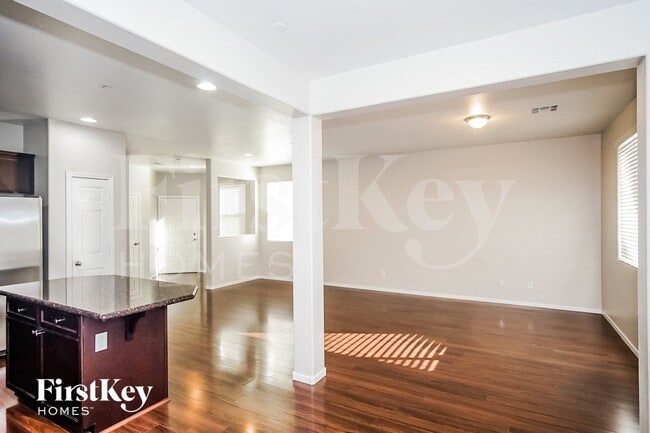 121 Country River Ave in Henderson, NV - Building Photo - Building Photo