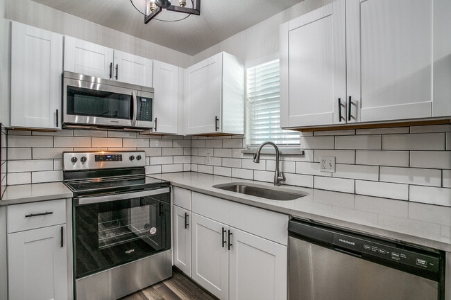 HYA Live Oak in Dallas, TX - Building Photo - Building Photo
