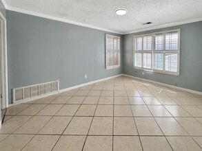 2317 N Thomas Dr in Hobbs, NM - Building Photo - Building Photo