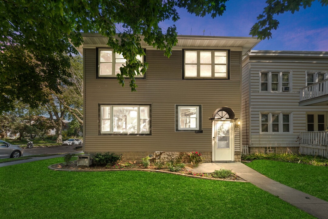 1404 E Oklahoma Ave in Milwaukee, WI - Foto de edificio