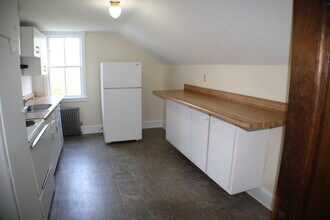 331 E Main St, Unit 331 3 bdrm in Collegeville, PA - Foto de edificio - Building Photo