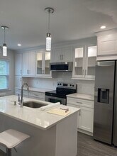77 Whitmore Ln in Stamford, CT - Building Photo - Building Photo