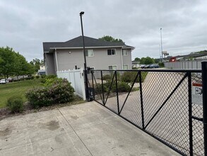 922 Charles St. in La crosse, WI - Foto de edificio - Building Photo