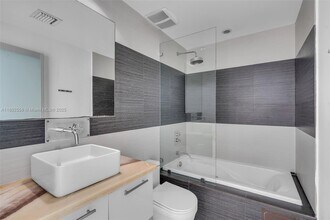 229 8th St in Miami Beach, FL - Building Photo - Building Photo