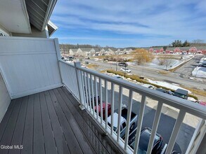 60 Weibel Ave in Saratoga Springs, NY - Foto de edificio - Building Photo