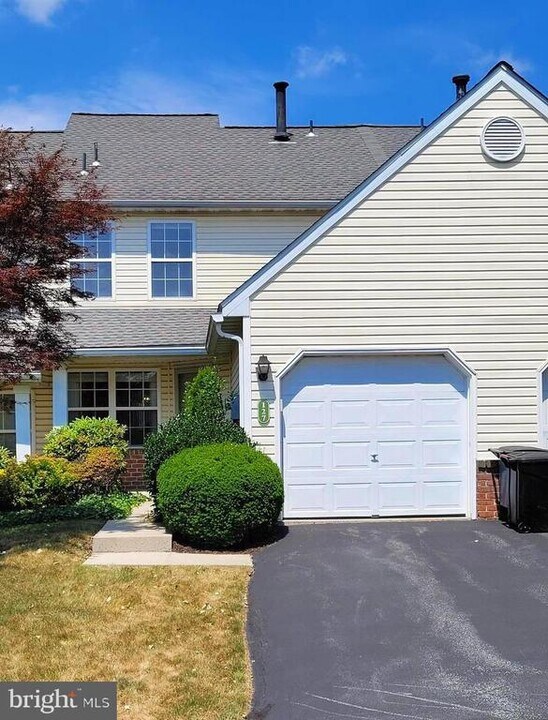 127 Hickory Ln in Wyomissing, PA - Building Photo
