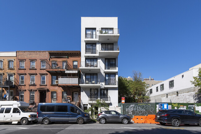 956 Bedford Ave in Brooklyn, NY - Building Photo - Building Photo