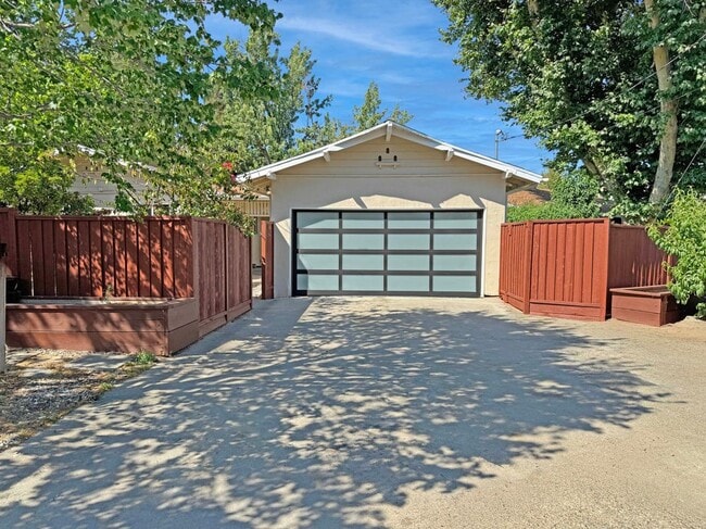 701 Duke Cir in Pleasant Hill, CA - Building Photo - Building Photo