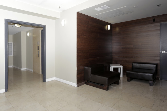 630 Hauser in Los Angeles, CA - Building Photo - Lobby