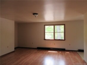 472 Cow Hill Rd in Groton, CT - Building Photo - Building Photo