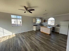 756 Vernon Ave, Unit B in Los Angeles, CA - Building Photo - Building Photo
