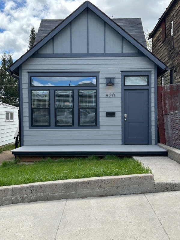 property at 820 W Copper St