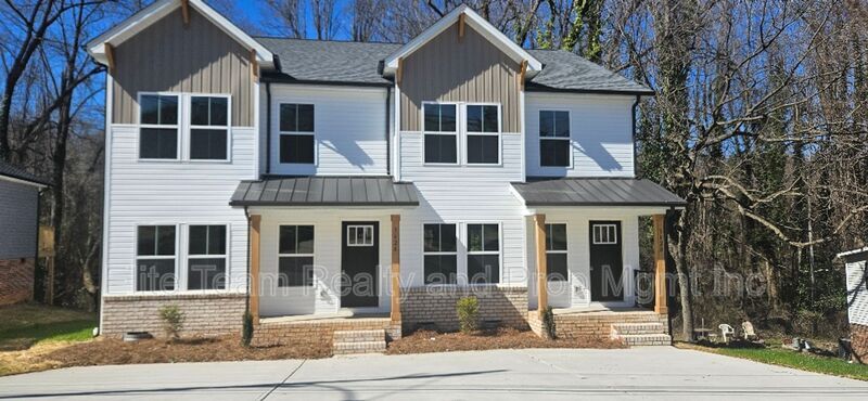 362 W Moore Ave in Mooresville, NC - Building Photo