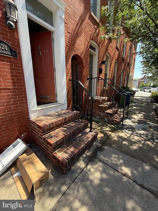 124 W Hamburg St in Baltimore, MD - Building Photo