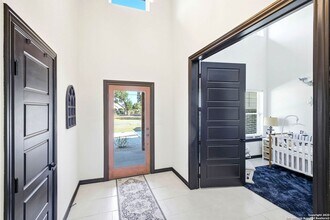 418 Tawny Oak Cir in Bandera, TX - Foto de edificio - Building Photo