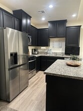 799 W Brown Ave in Porterville, CA - Building Photo - Building Photo