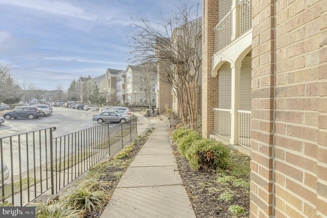7706 Haynes Point Way in Alexandria, VA - Foto de edificio - Building Photo