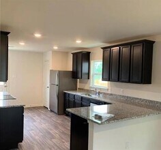 213 Cres Park Dr in Jarrell, TX - Building Photo - Building Photo