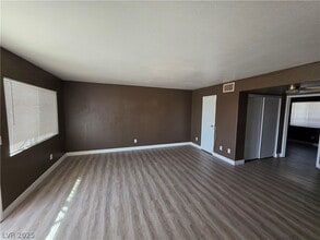 5165 E Glendale Ave in Las Vegas, NV - Building Photo - Building Photo