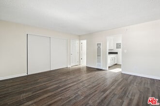 8924 Van Nuys Blvd in Los Angeles, CA - Building Photo - Building Photo