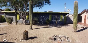 1144 E Mission Ln in Phoenix, AZ - Building Photo