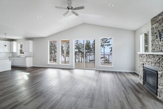 1438 Sergios View Ln in Oak Harbor, WA - Building Photo - Building Photo