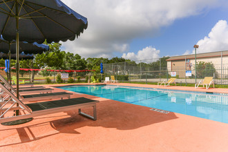 Buttercup Creek Apartments in Cedar Park, TX - Foto de edificio - Building Photo