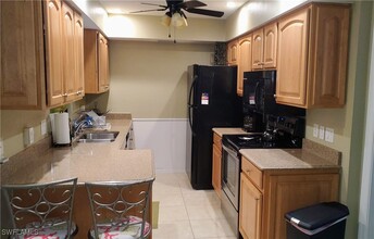 1214 SE 34th St in Cape Coral, FL - Foto de edificio - Building Photo