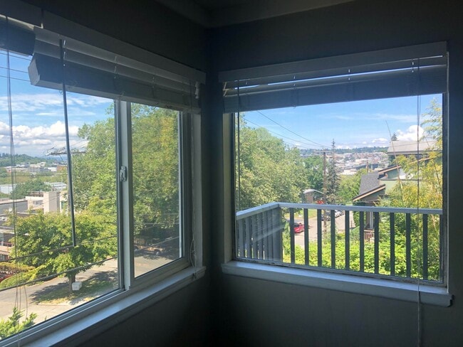 3456 14th Ave W, Unit 3 in Seattle, WA - Foto de edificio - Building Photo